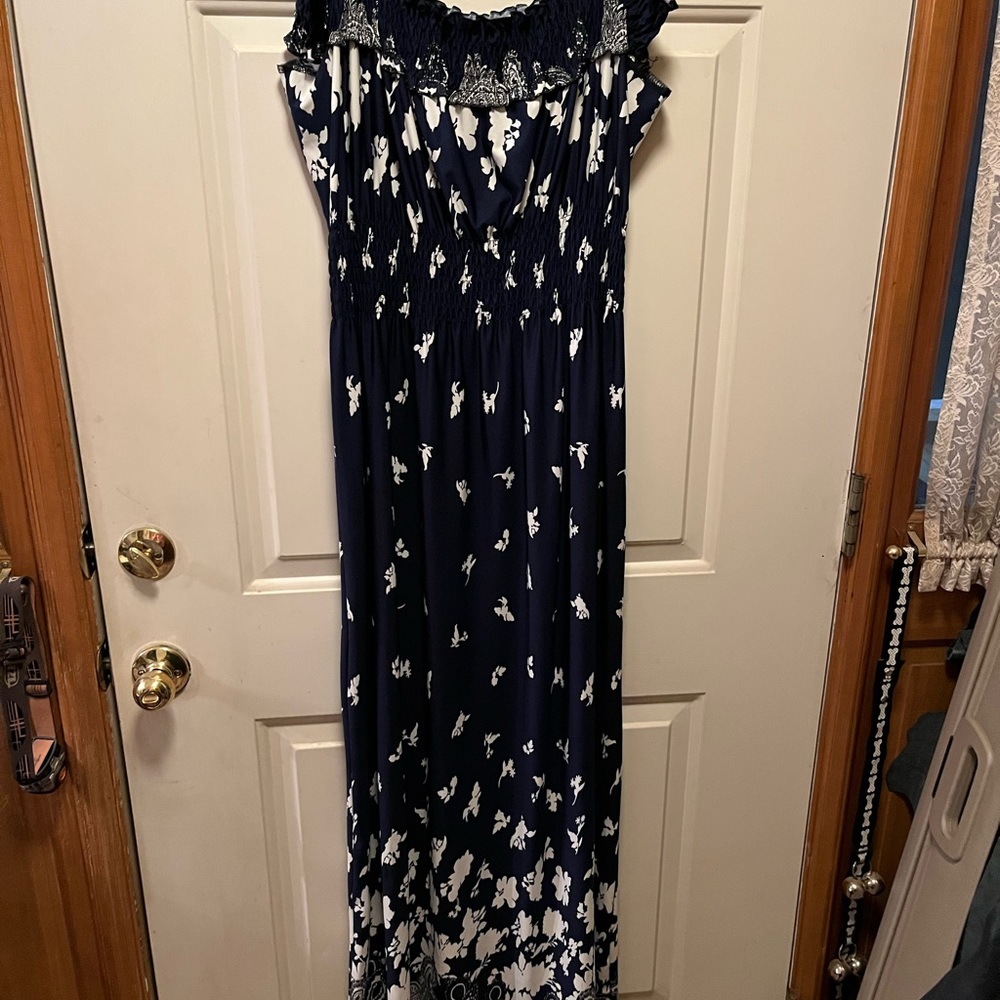 Black and White Sleeveless Scoop Neck Maxi Gown